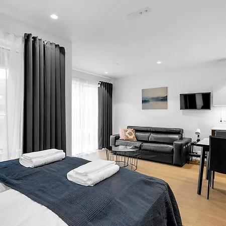 Modern Studio - Amazing Location Apartment